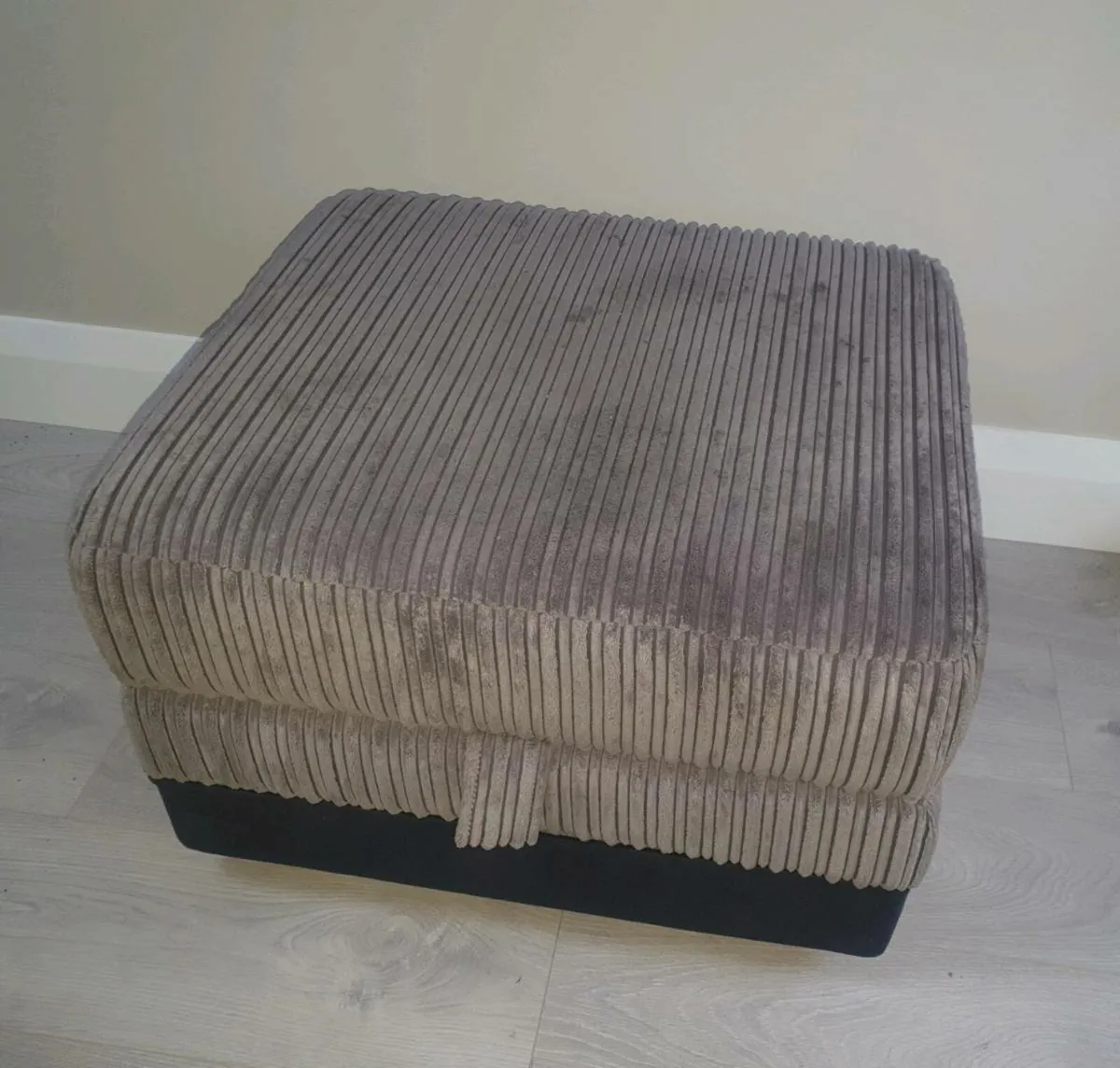 Free Pouffe/Footstool - Image 1