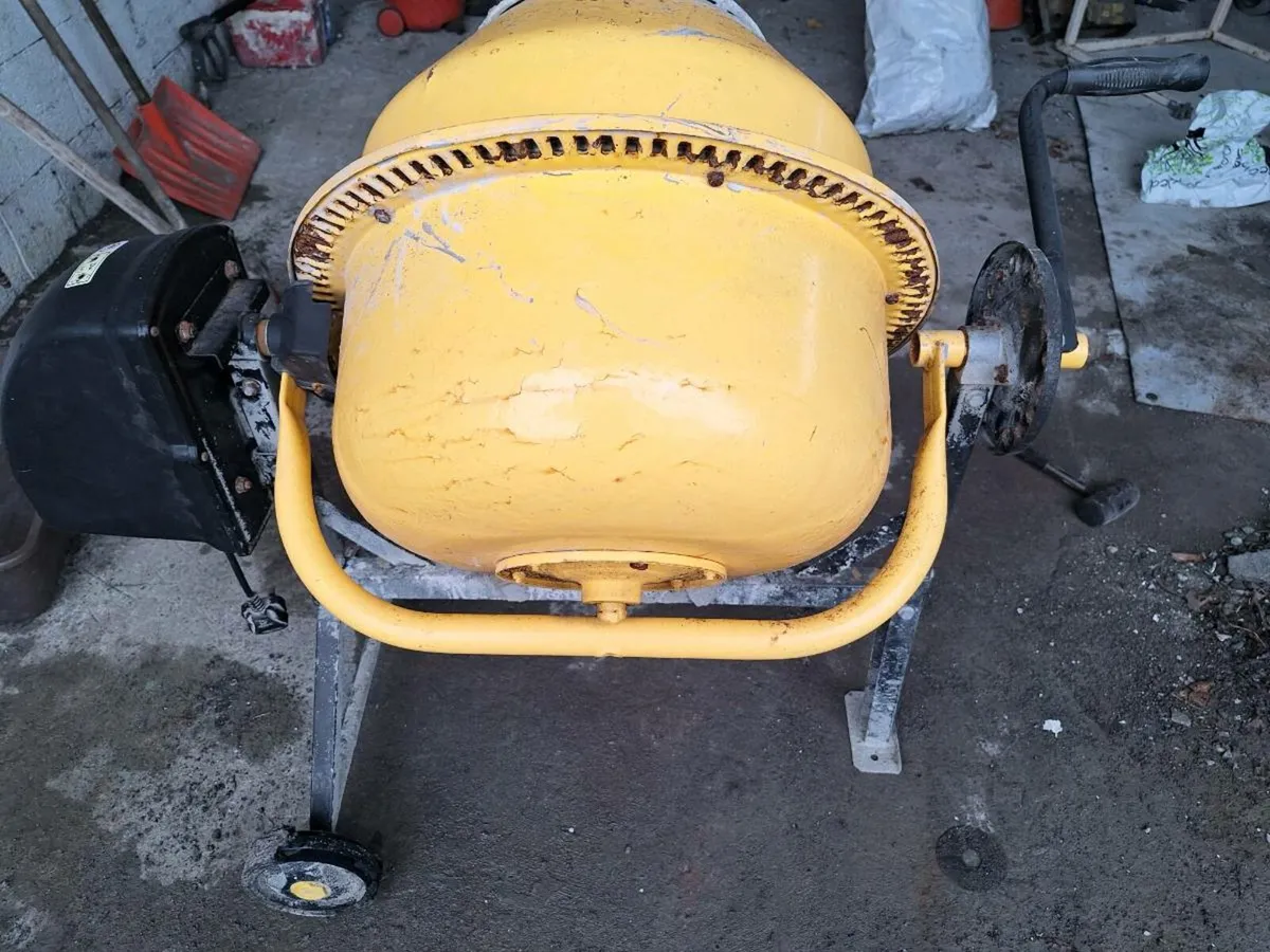 Cement mixer - Image 1
