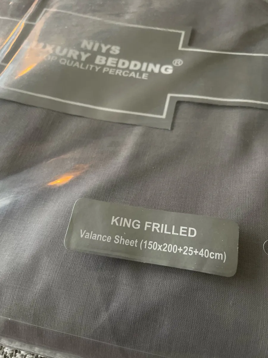 2 x King frilled valance sheets - new - Image 1