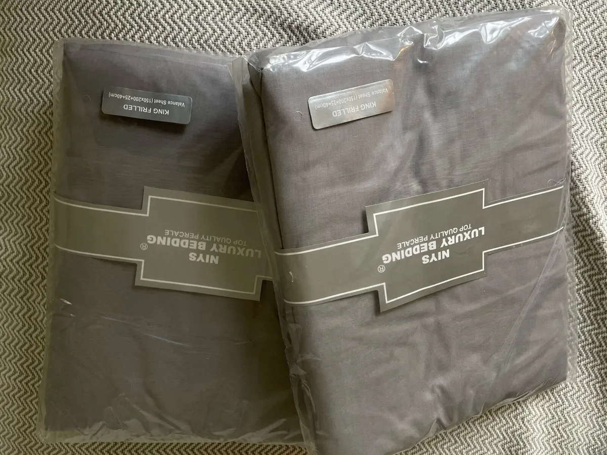 2 x King frilled valance sheets - new - Image 2