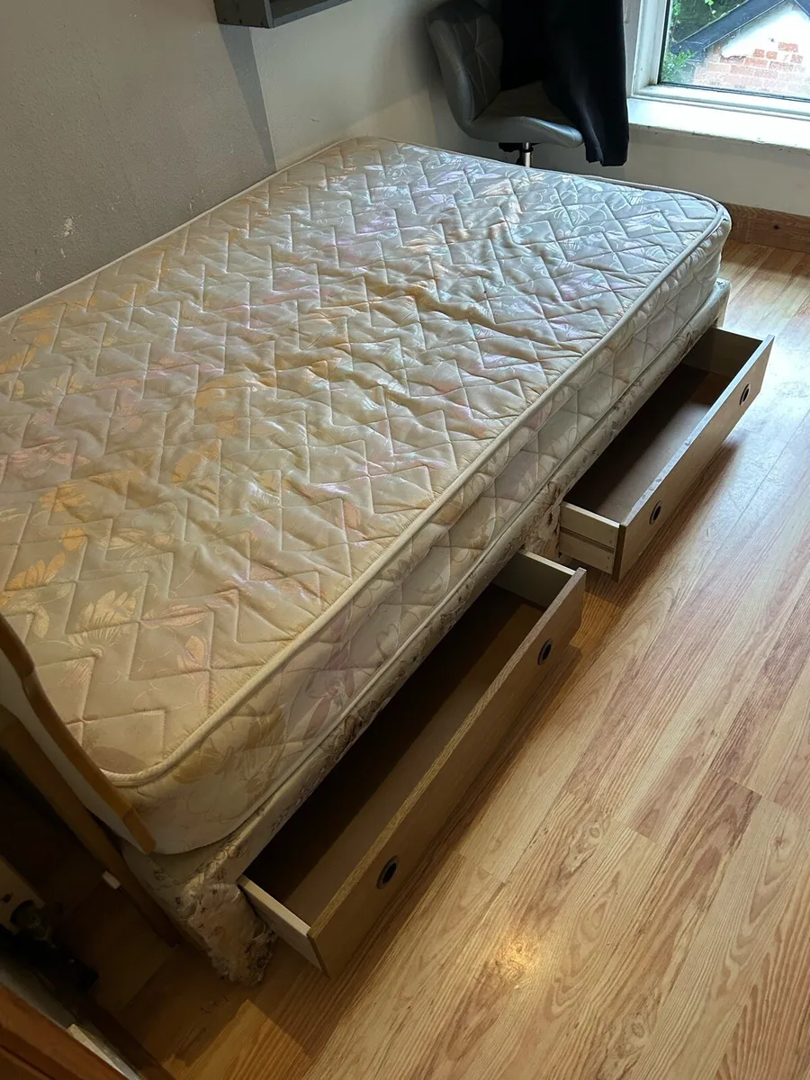 Bed - Image 1