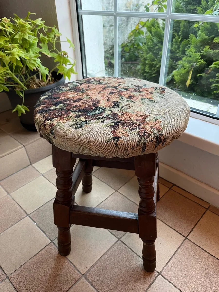 Bar stool €25 - Image 1