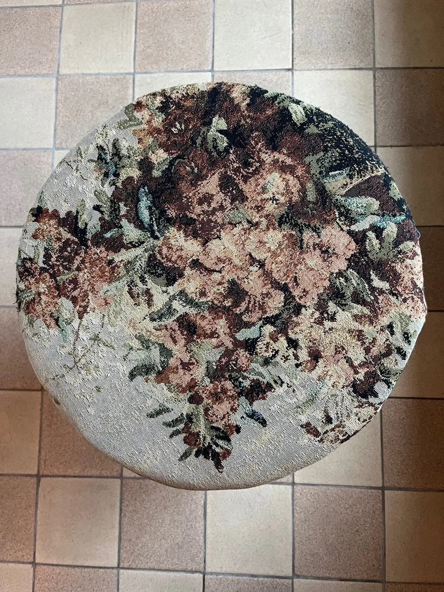 Bar stool €25 - Image 2