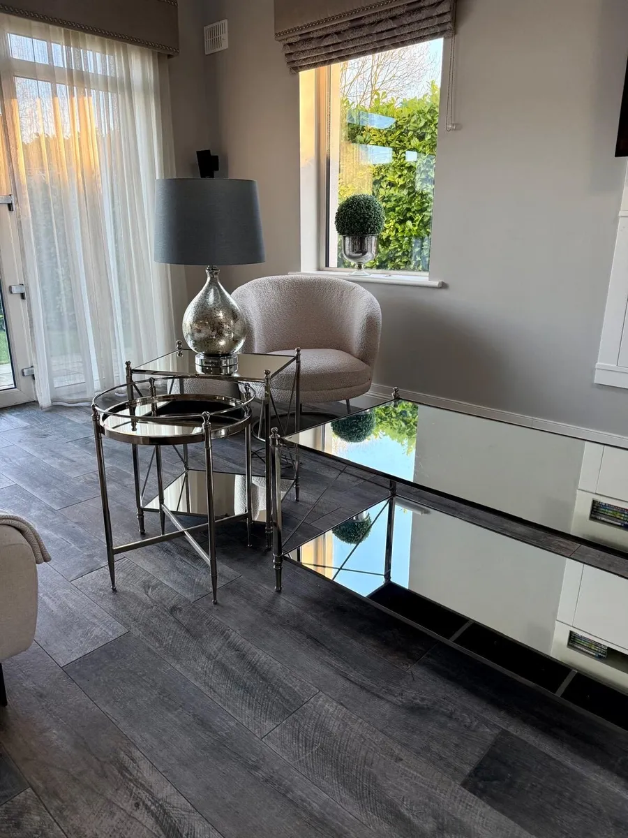 Coffee table with matching side tables - Image 3