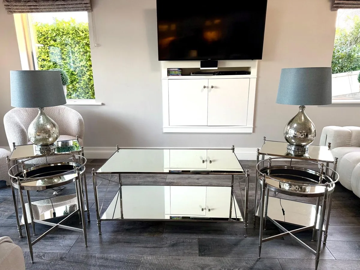 Coffee table with matching side tables - Image 4