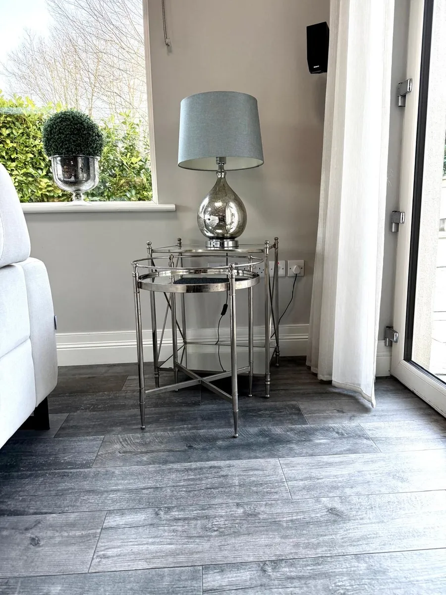 Coffee table with matching side tables - Image 1