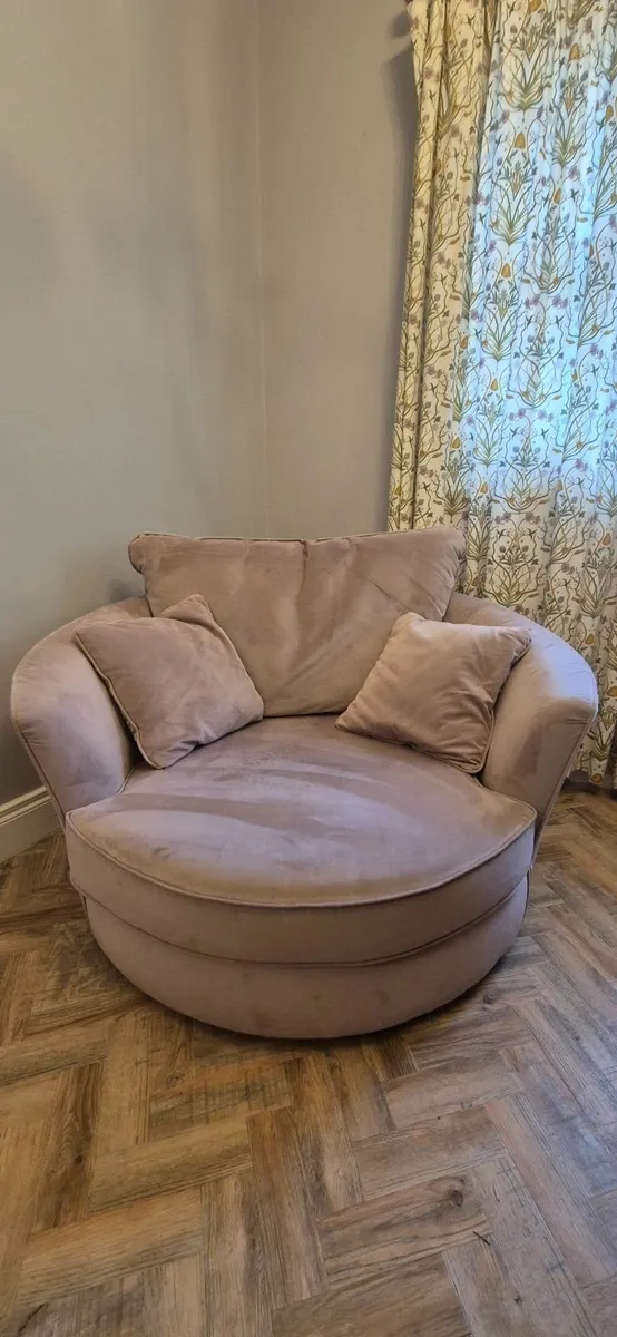 Swivel Chair - Image 3