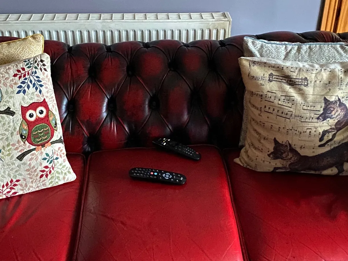 Chesterfield couch - Image 2