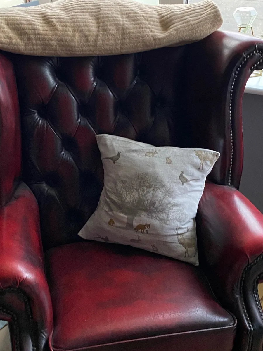 Chesterfield couch - Image 3