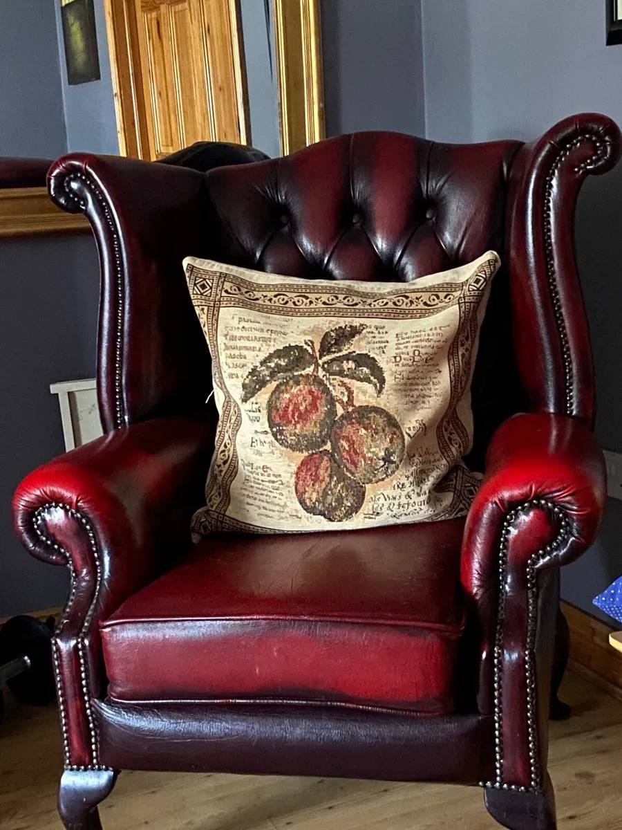 Chesterfield couch - Image 4