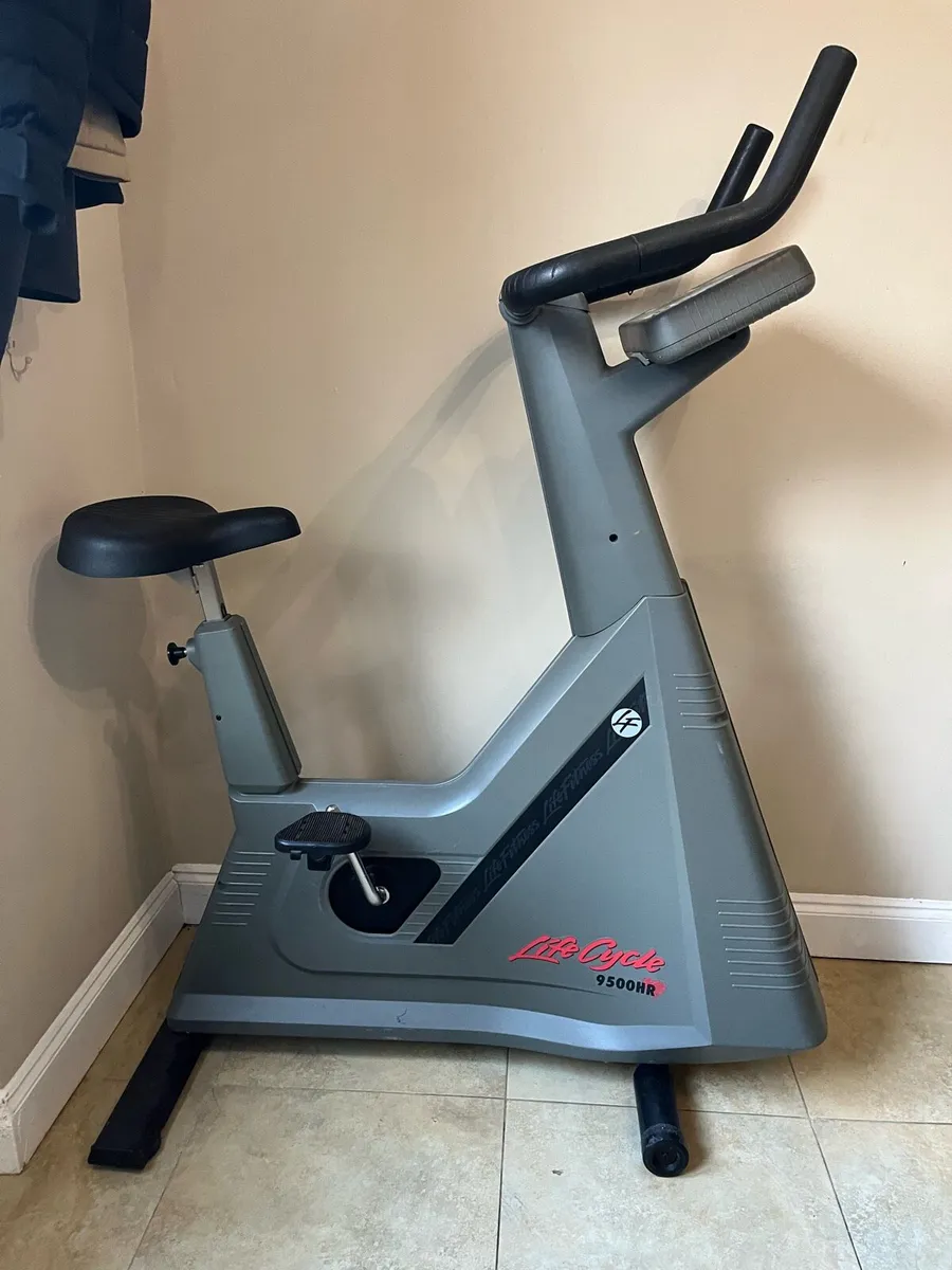 Life fitness commercial exercise bike 26 stone cap - Image 1