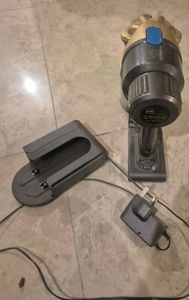 CORDLESS DYSON VERY GOOD POWER AND VERY GOOD SUCTI - Image 4