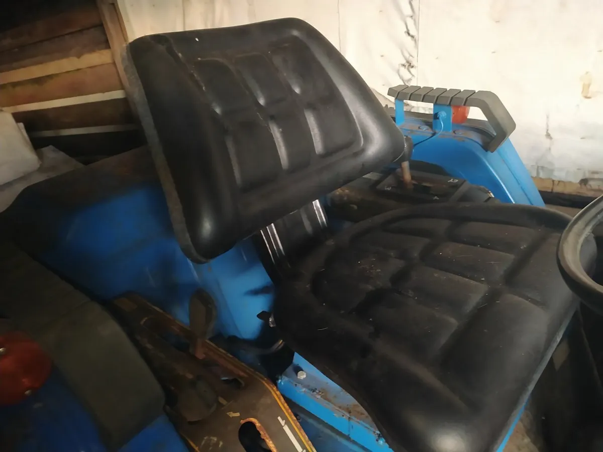 ISEKI 4 WHEEL DRIVE TRACTOR ONLY 451 HOURS V.G.C. - Image 2