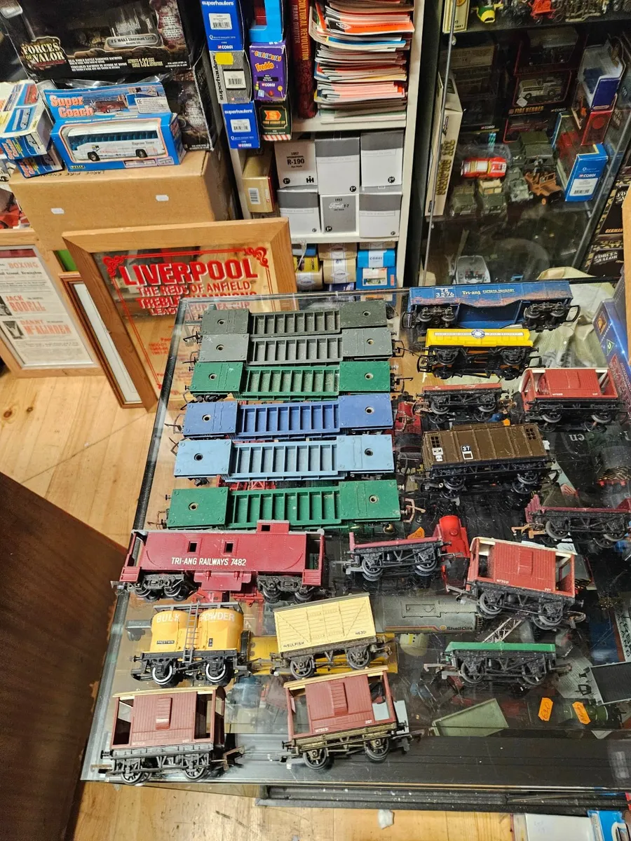 Hornby Triang Lima OO Gauge Wagons - Image 4