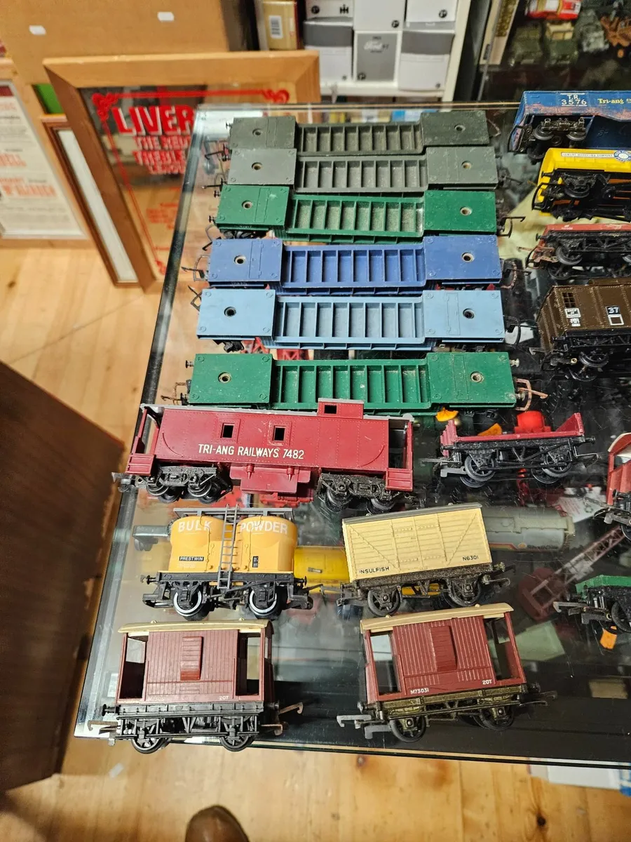 Hornby Triang Lima OO Gauge Wagons - Image 1