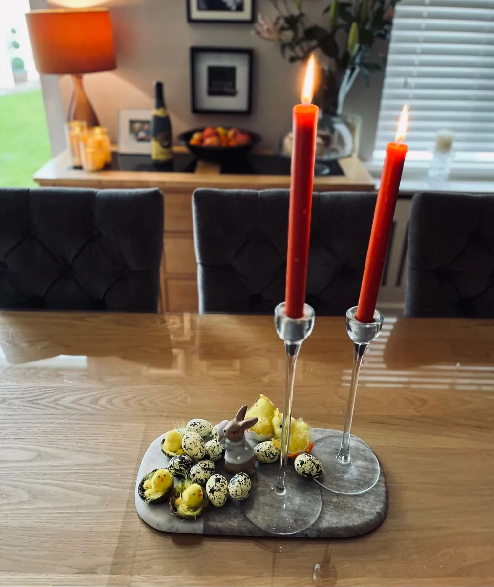 Beautiful solid oak table-and 8 chairs like new - Image 1