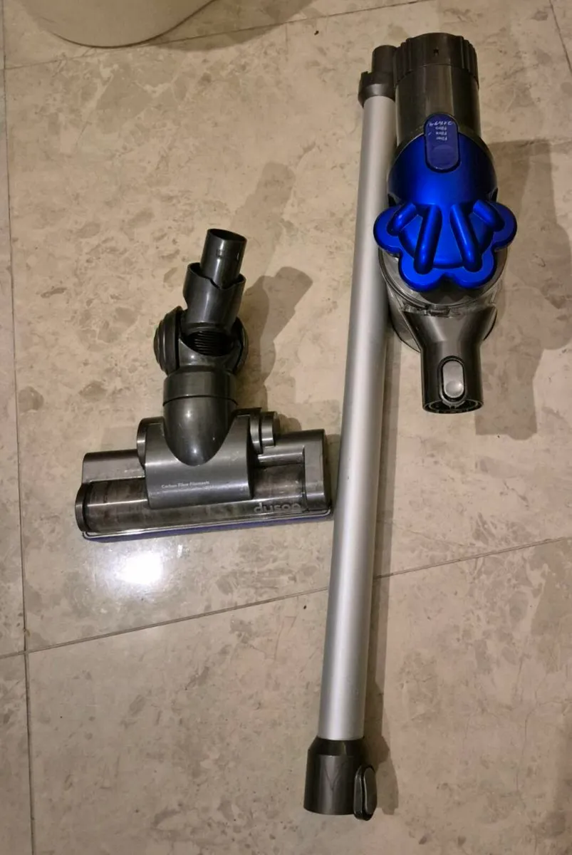 JOB LOT OF CORDLESS DYSONS All working FINE ALL DI - Image 2