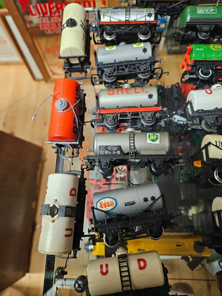 Hornby Triang Lima OO Gauge Wagons - Image 1