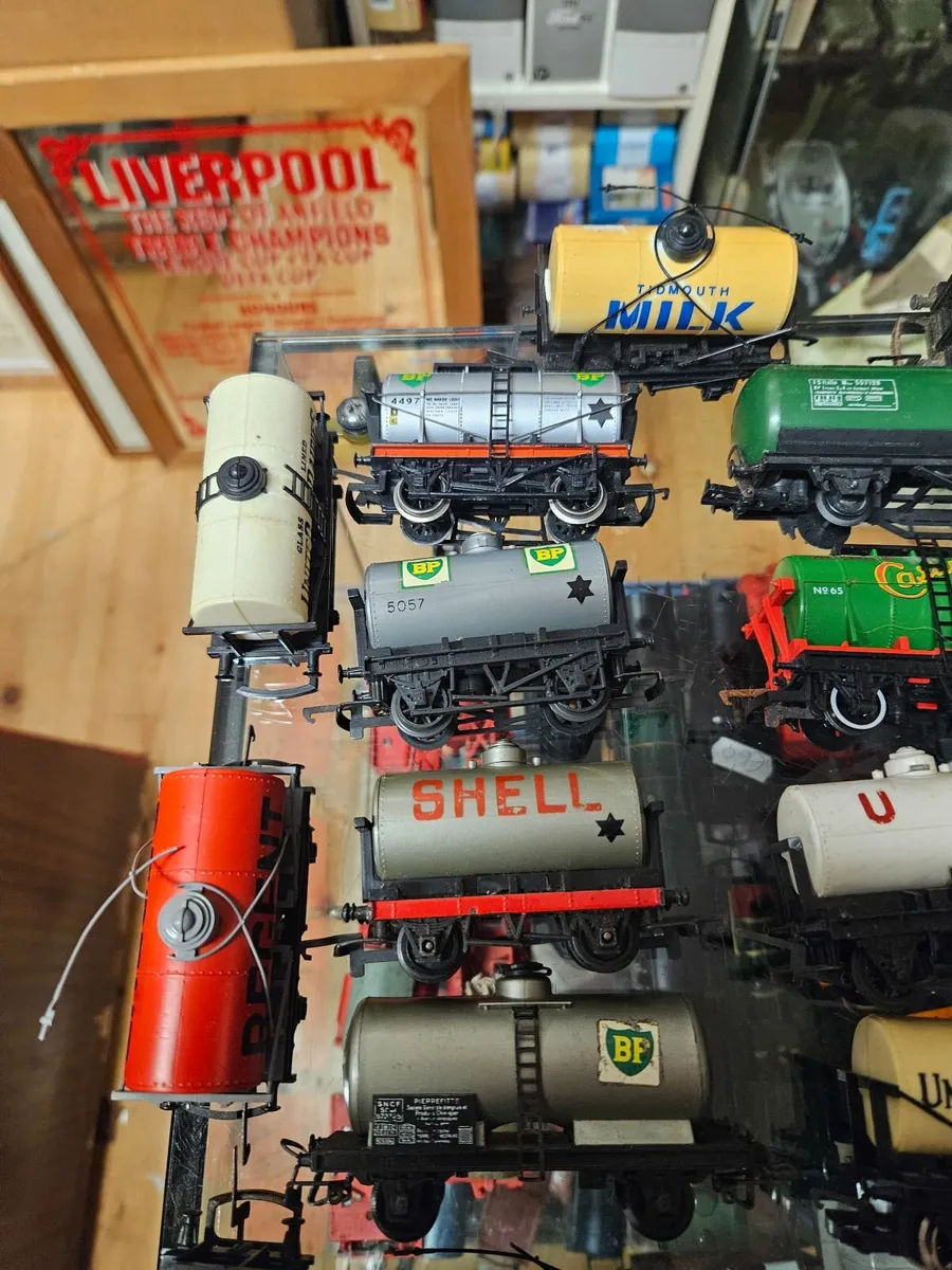 Hornby Triang Lima OO Gauge Wagons - Image 4