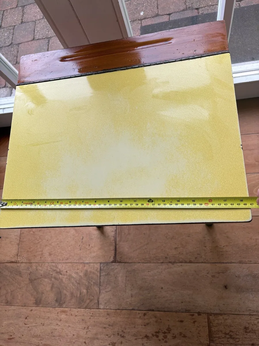 School desk - Image 4