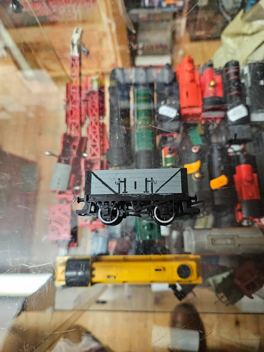 Hornby Triang Lima OO Gauge Wagons - Image 2
