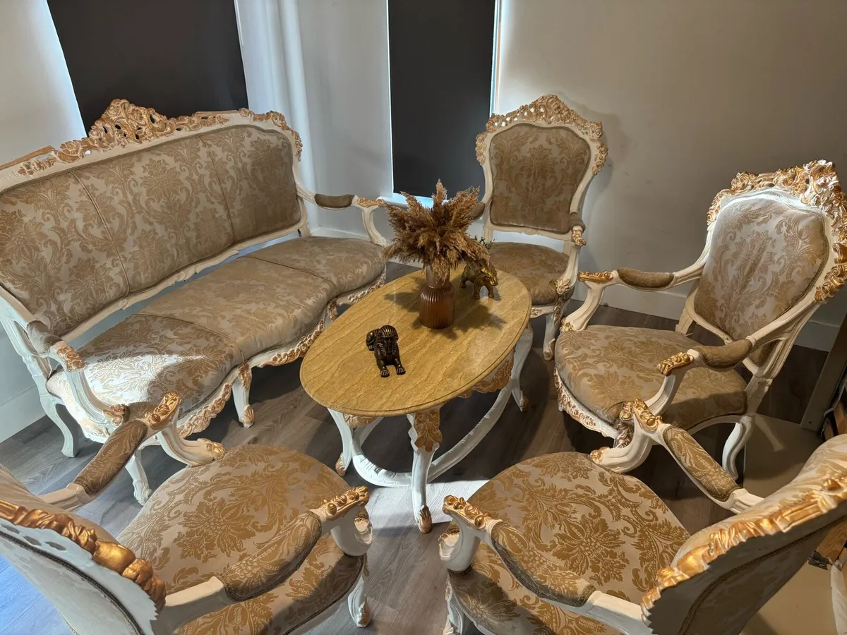 Baroque style 3-1-1-1-1+ cooffee table - Image 1