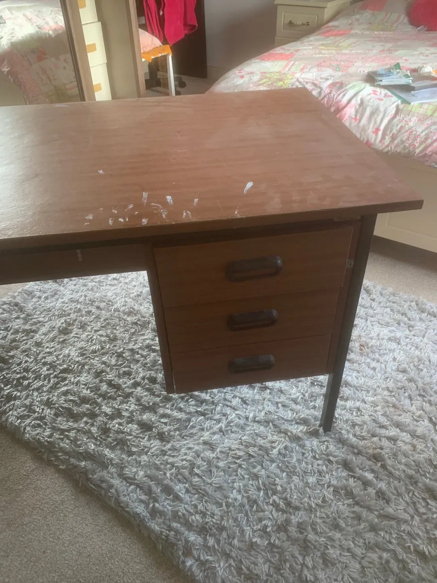 FREE FREE … Desk. - Image 3