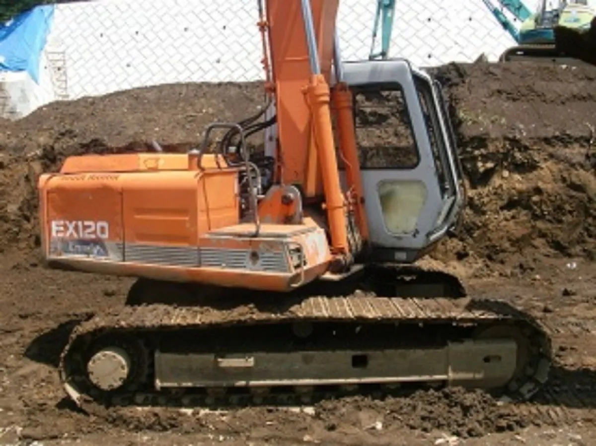 WANTED OLD HITACHI DIGGERS WANTED - Image 3
