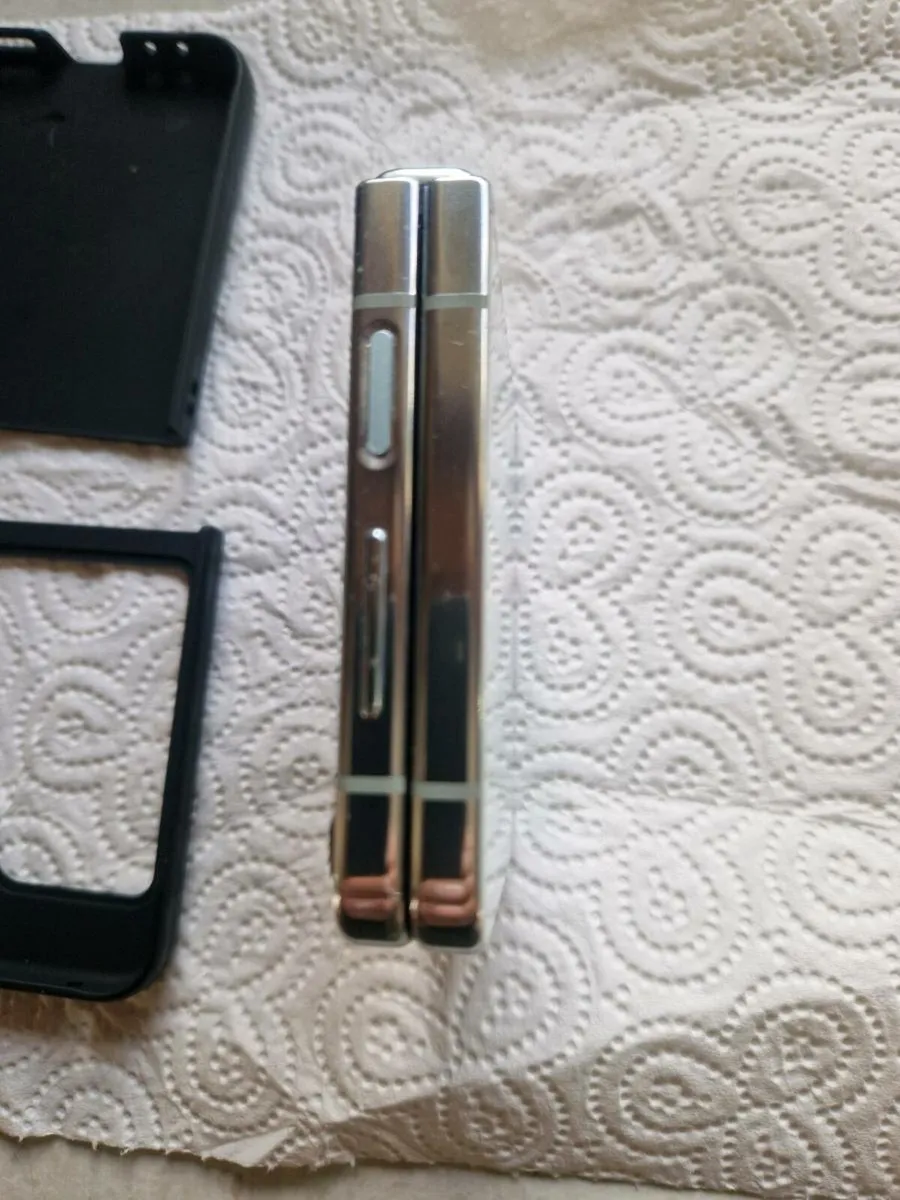 Samsung galaxy z flip 5 - Image 3