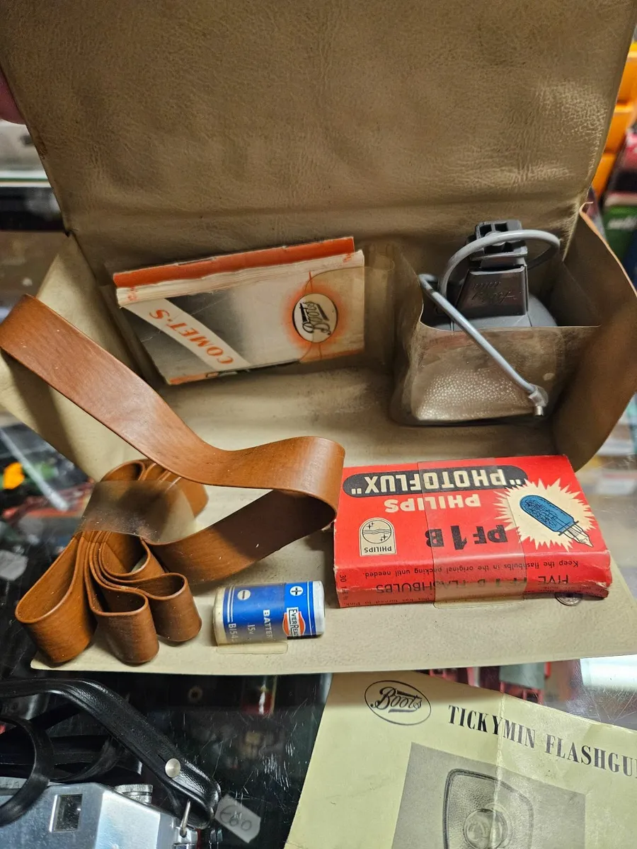 Vintage Retro Boots Camera - Image 4