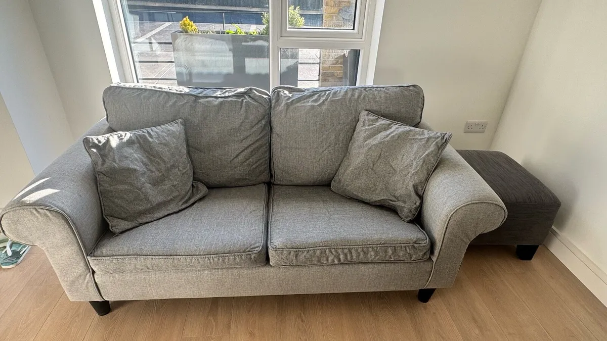 x2 2 Sitters Sofa - Image 2