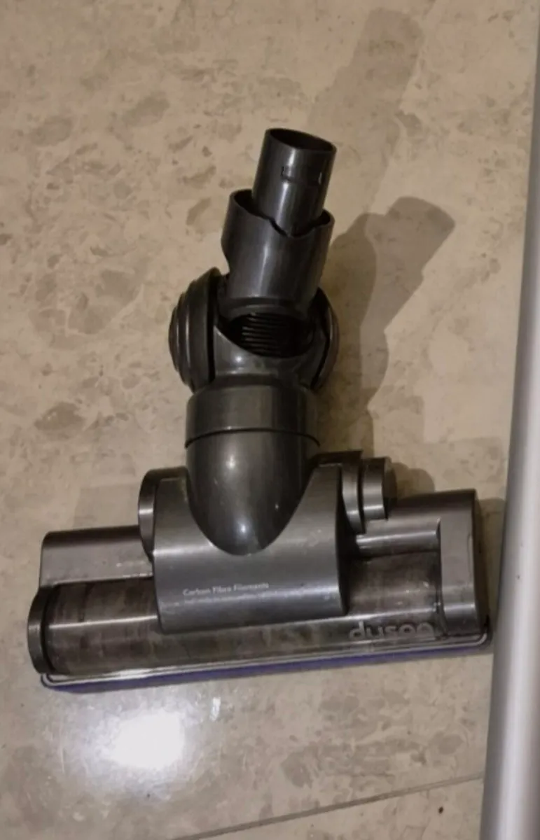 CORDLESS DYSON VERY GOOD POWER AND VERY GOOD SUCTI - Image 3