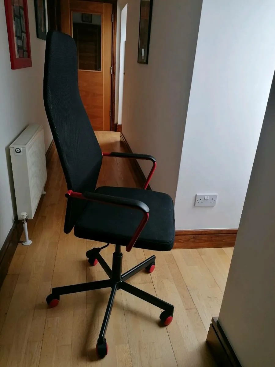 Gaming Chair - Image 2