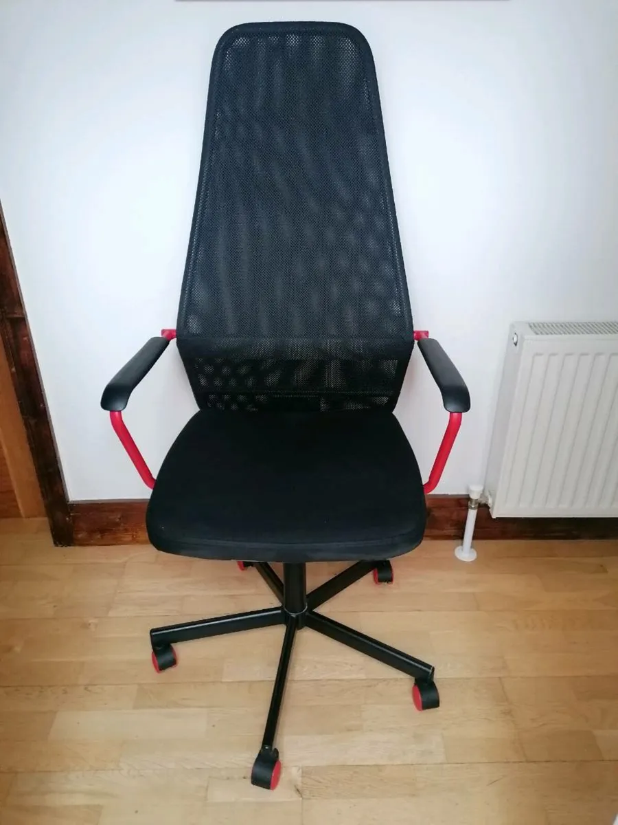 Gaming Chair - Image 1