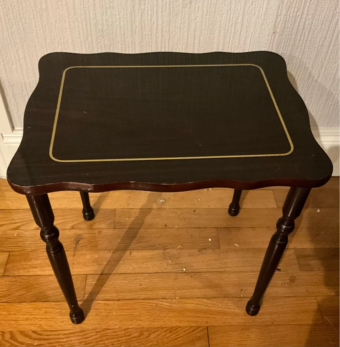 Small Mahogany Scalloped Edged Table - Image 2