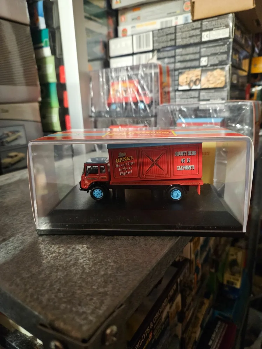 Corgi Oxford Chipperfields Circus Truck