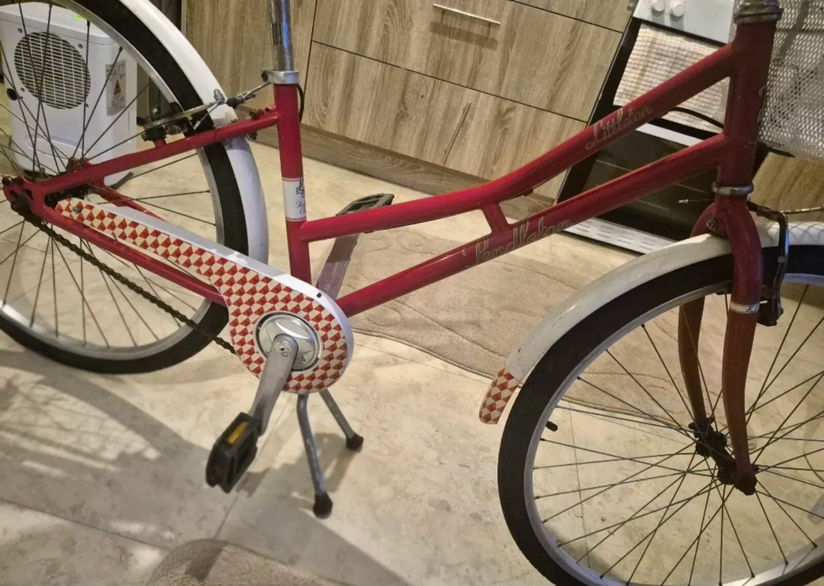 RED PENDLETON CLASSIC LITTLETON LADIES BIKE WHEEL - Image 4