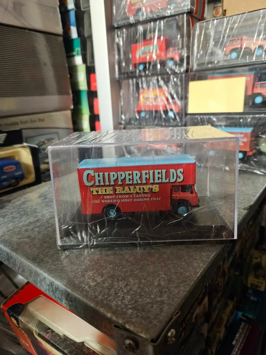 Corgi Oxford Chipperfields Circus Truck