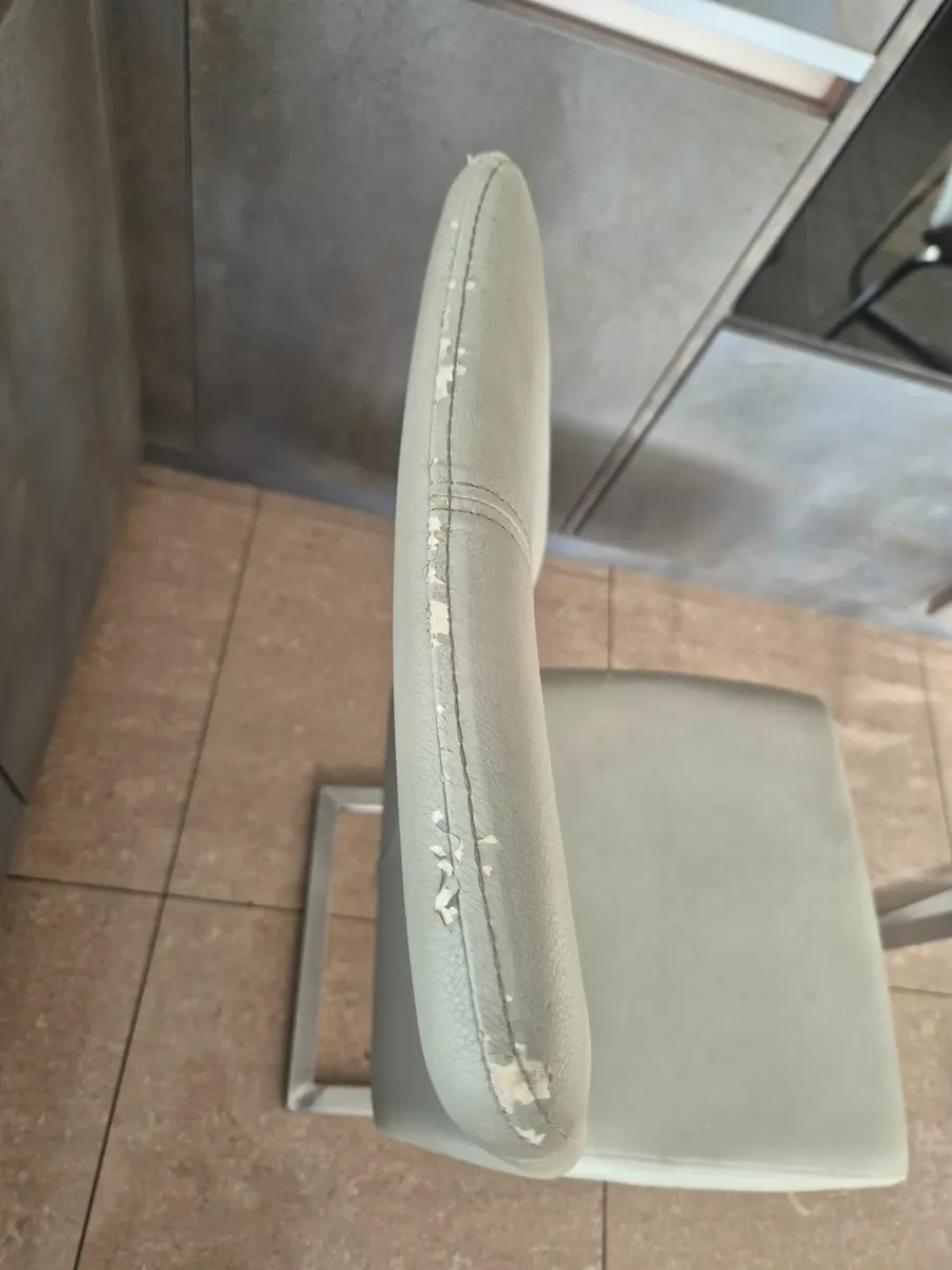 6 cream dining room  chairs - Image 2