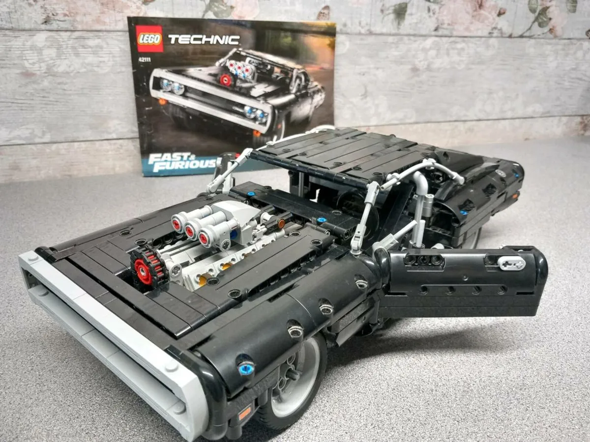 Lego Technic Auto Lot. - Image 3