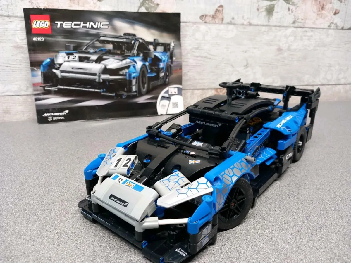 Lego Technic Auto Lot. - Image 3