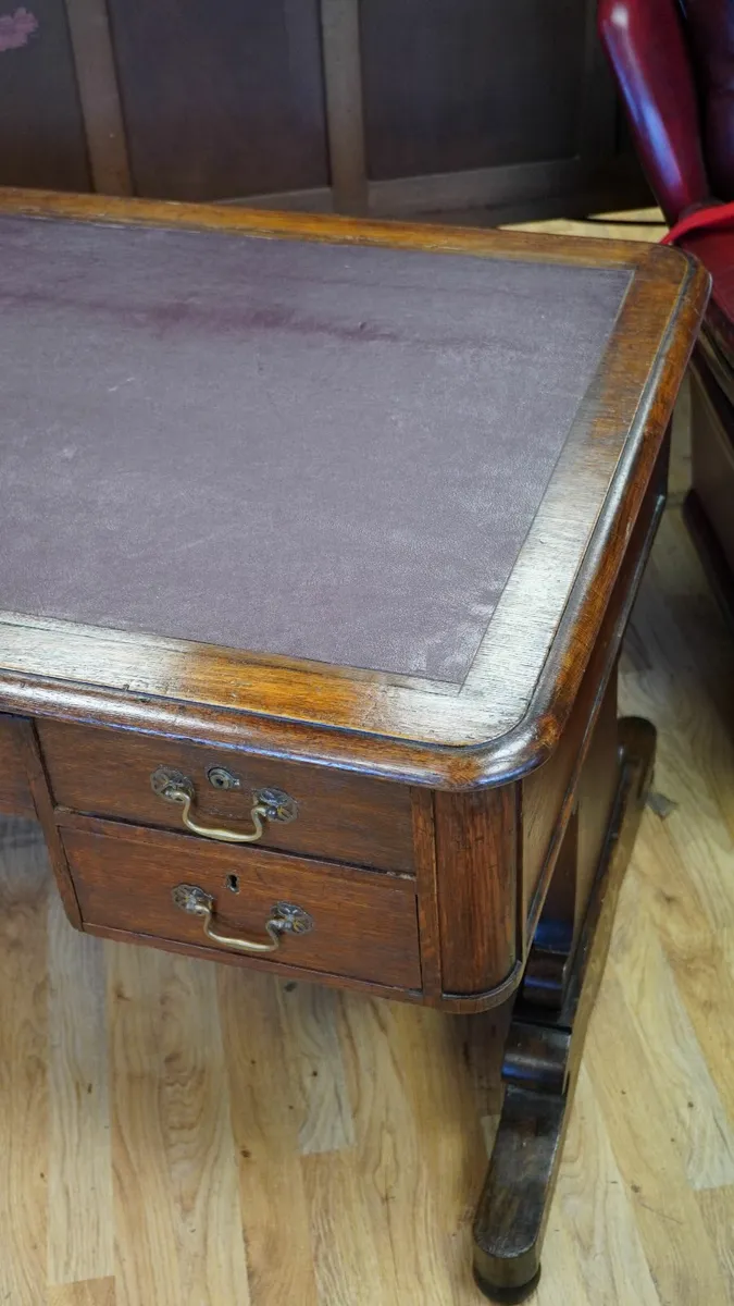 Late Victorian Solid Oak Partners Desk with Leathe - Image 4