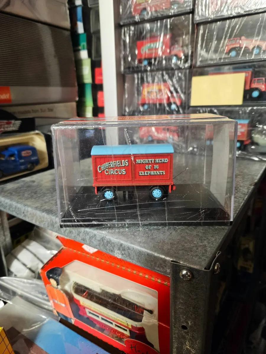 Corgi Oxford Chipperfields Circus Trailer