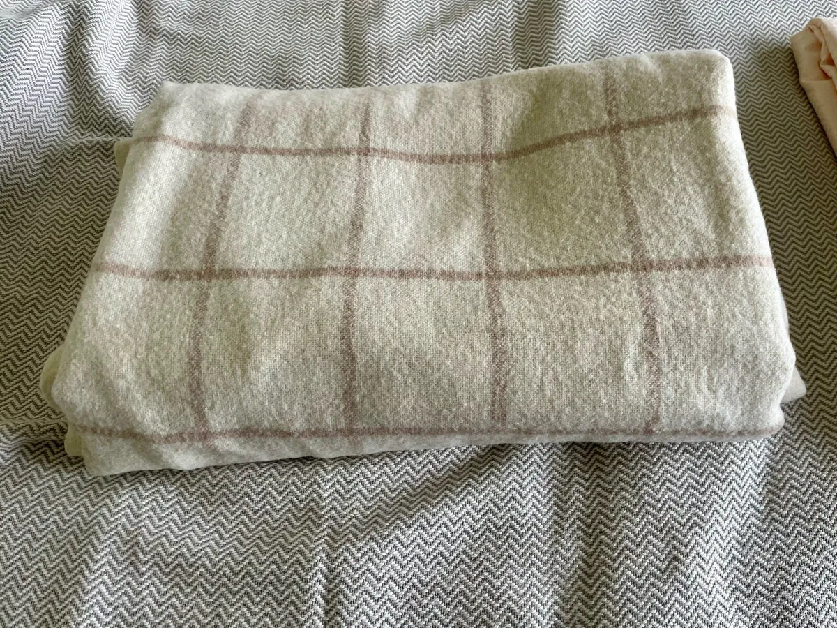 Foxford 100% Pure Wool Blanket – Extra Large - Image 2