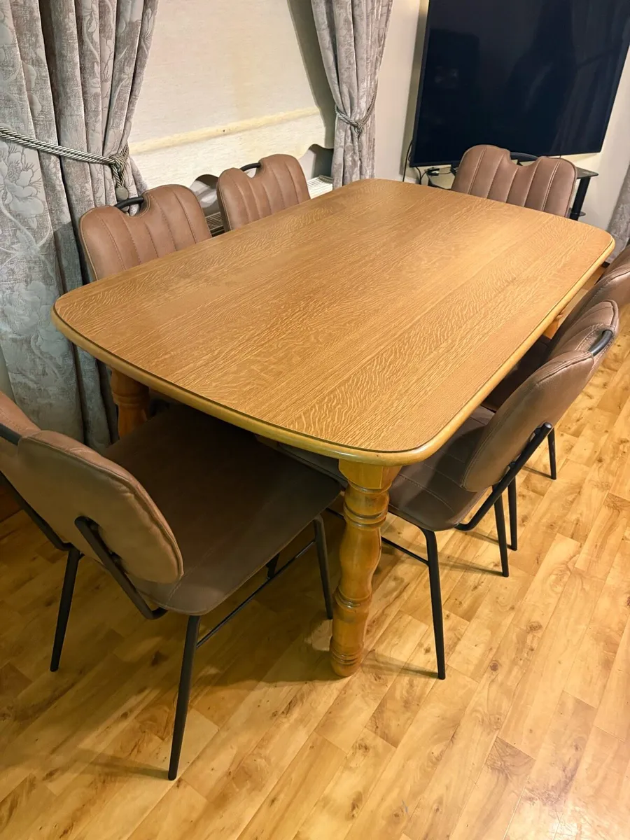 Kitchen table - Image 1