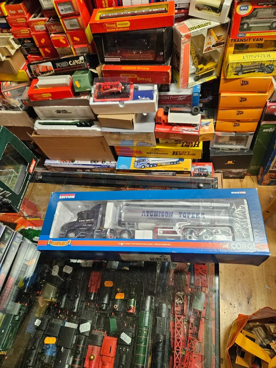 Corgi Scania T Cab Tractor Unit and Tanker Trailer - Image 1