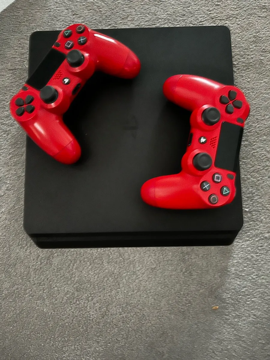 PS4 for sale + 2 hand controllers - Image 3