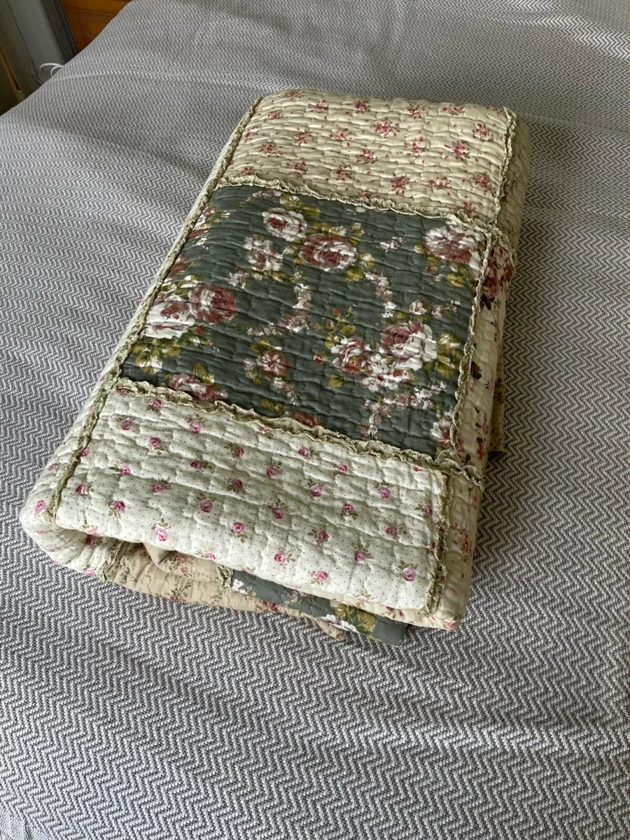 Large Quilted Patchwork Cotton Throw / Bedspread - Image 4