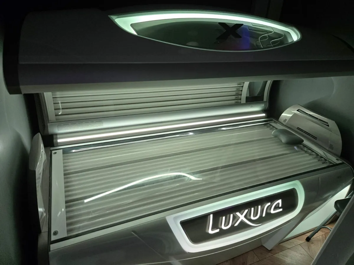 Luxura x7 Lie Down Tanning Bed - Image 4