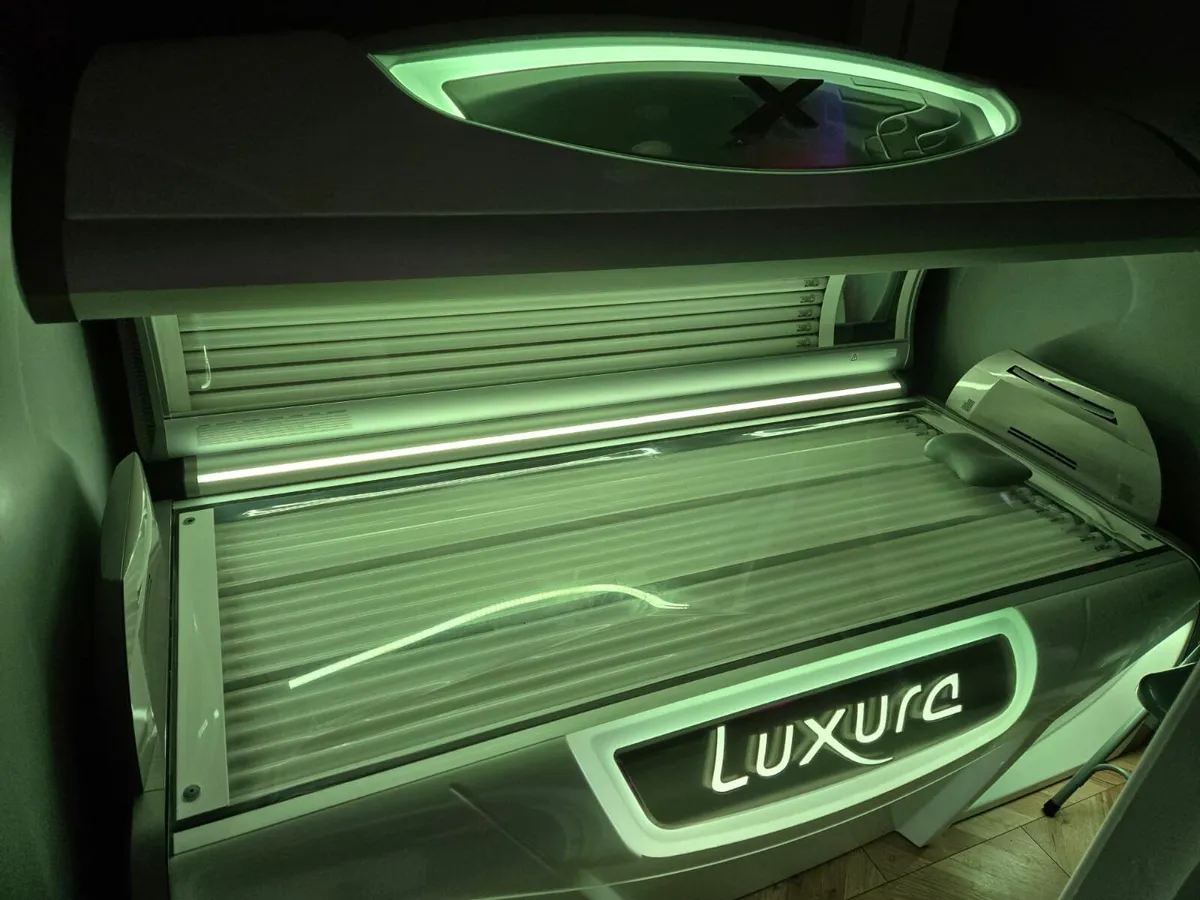 Luxura x7 Lie Down Tanning Bed - Image 3